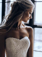 Robe de mariée en tulle à bustier et traîne balayée, ornée d'appliques, référence WD442