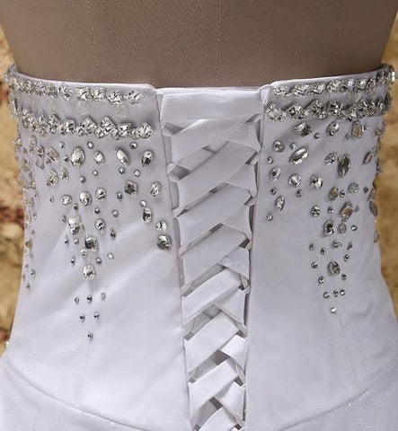 Vestido de novia corte princesa con escote corazón, cola Watteau, apliques y pedrería WD022