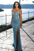 Robe de bal sirène bleue sans manches avec perles et fente