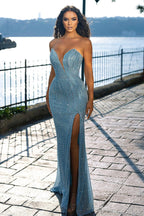 Robe de bal sirène bleue sans manches avec perles et fente