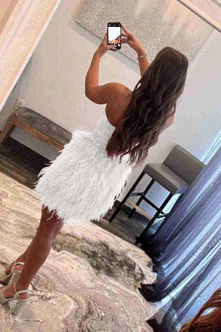 Robe de bal fourreau bustier cœur en dentelle et plumes