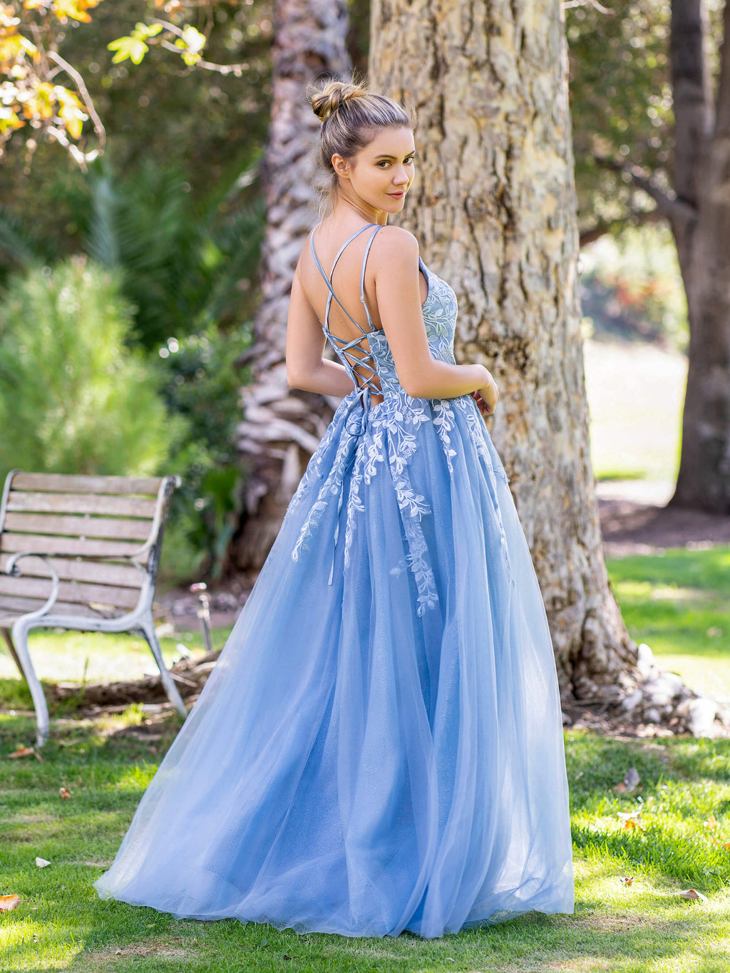 Vestido de graduación de tul hasta el suelo con apliques de encaje corte A