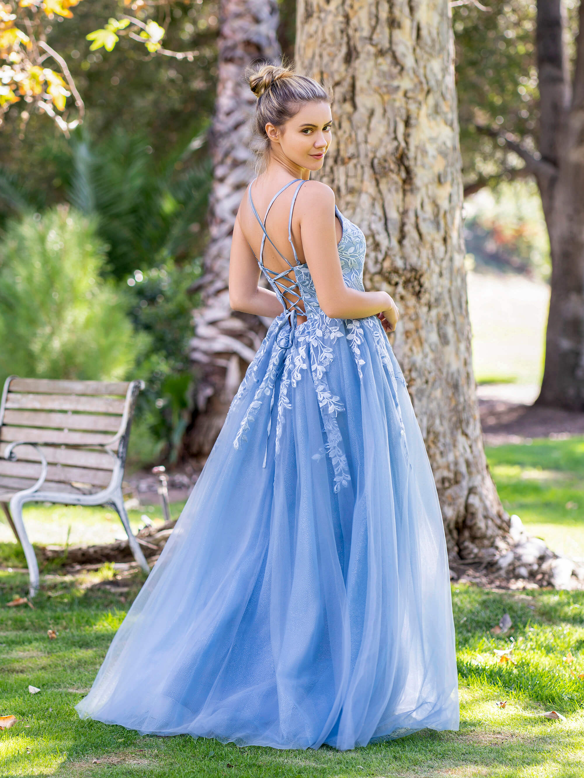 Vestido de graduación de tul hasta el suelo con apliques de encaje corte A