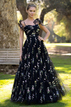 Vestido de fiesta largo hasta el suelo con escote corazón, tul y bordado floral
