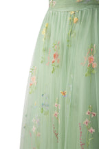 Vestido de fiesta largo hasta el suelo con escote corazón, tul y bordado floral