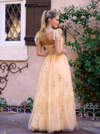 Vestido de fiesta largo hasta el suelo con escote corazón, tul y bordado floral