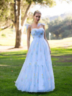 Vestido de fiesta largo hasta el suelo con escote corazón, tul y bordado floral