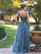 Vestido de fiesta largo hasta el suelo con escote corazón, tul y bordado floral