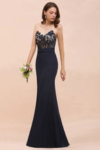 Vestido de dama de honor estilo sirena floral con escote corazón, sin mangas, azul marino, para fiesta formal.