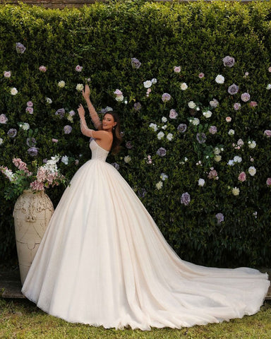 Vestido de novia largo de corte princesa, corte princesa, sin mangas, con encaje brillante y cola, escote corazón y corte en A.