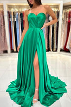 Vestido de noche largo verde sin mangas, corte en A, escote corazón y abertura lateral