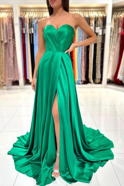 Vestido de noche largo verde sin mangas, corte en A, escote corazón y abertura lateral