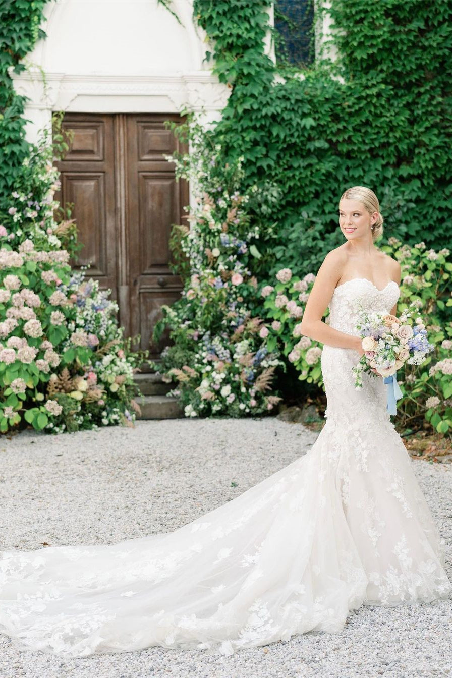 Robe de mariée sirène bustier sans manches en tulle ornée d'appliqués de dentelle