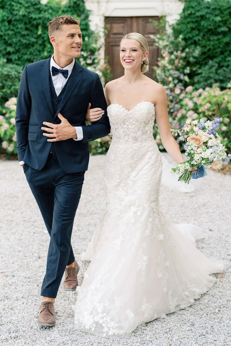 Robe de mariée sirène bustier sans manches en tulle ornée d'appliqués de dentelle