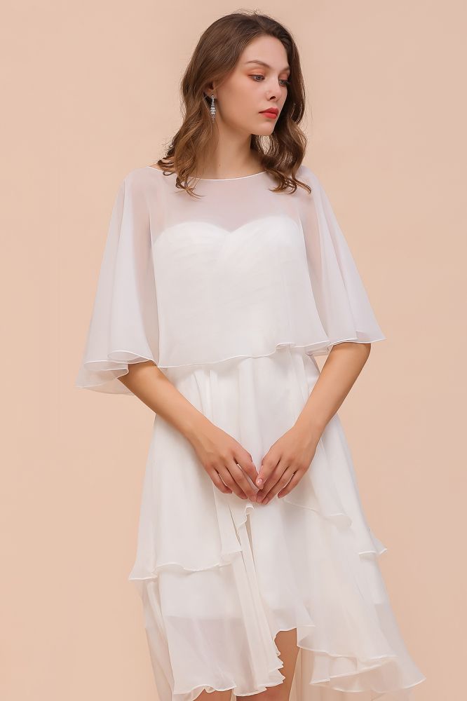 Vestido corto de gasa con escote corazón y drapeados. Sencillo vestido de dama de honor para la novia, ideal para la playa.