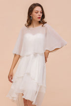 Vestido corto de gasa con escote corazón y drapeados. Sencillo vestido de dama de honor para la novia, ideal para la playa.