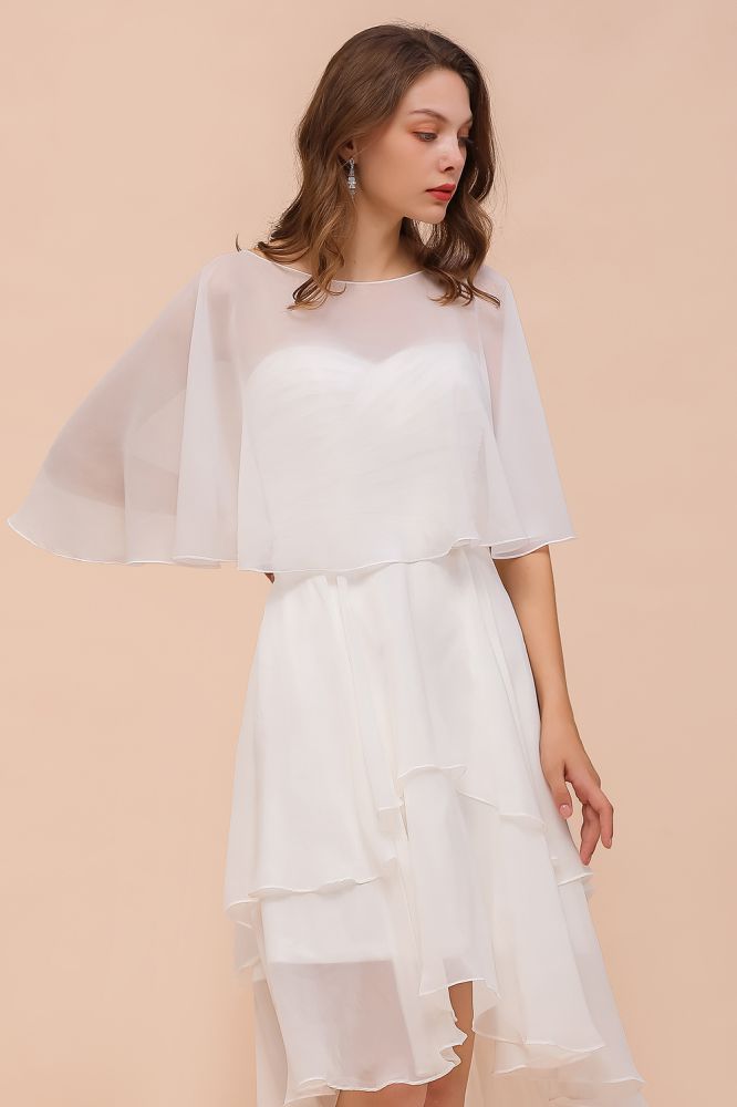 Vestido corto de gasa con escote corazón y drapeados. Sencillo vestido de dama de honor para la novia, ideal para la playa.