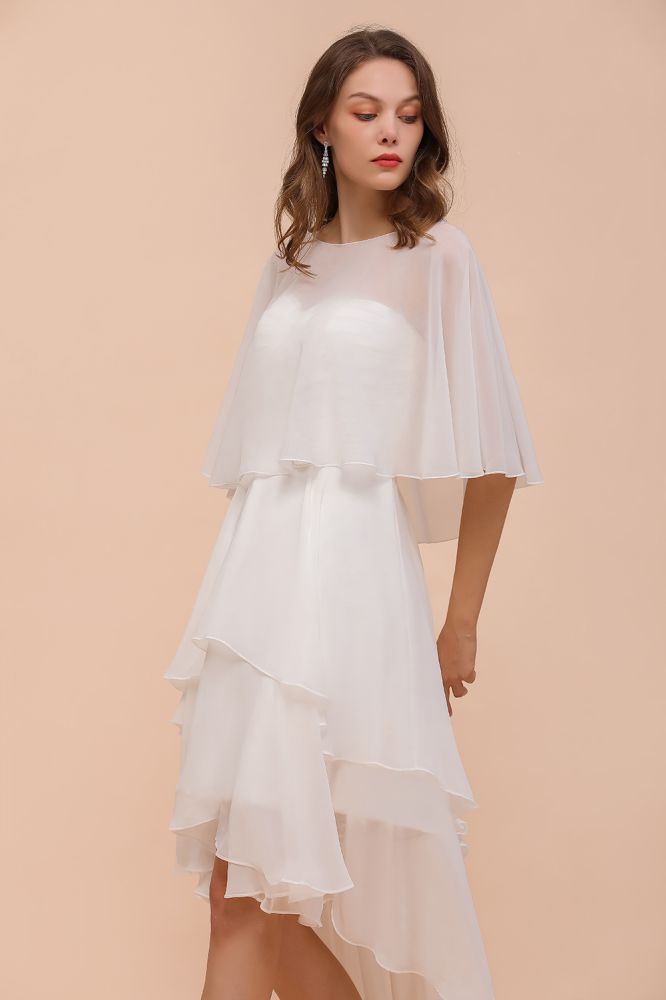 Vestido corto de gasa con escote corazón y drapeados. Sencillo vestido de dama de honor para la novia, ideal para la playa.