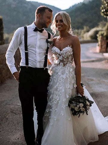 Robes de mariée en tulle à décolleté cœur et applications WD327