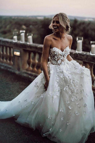 Robes de mariée en tulle à décolleté cœur et applications WD327