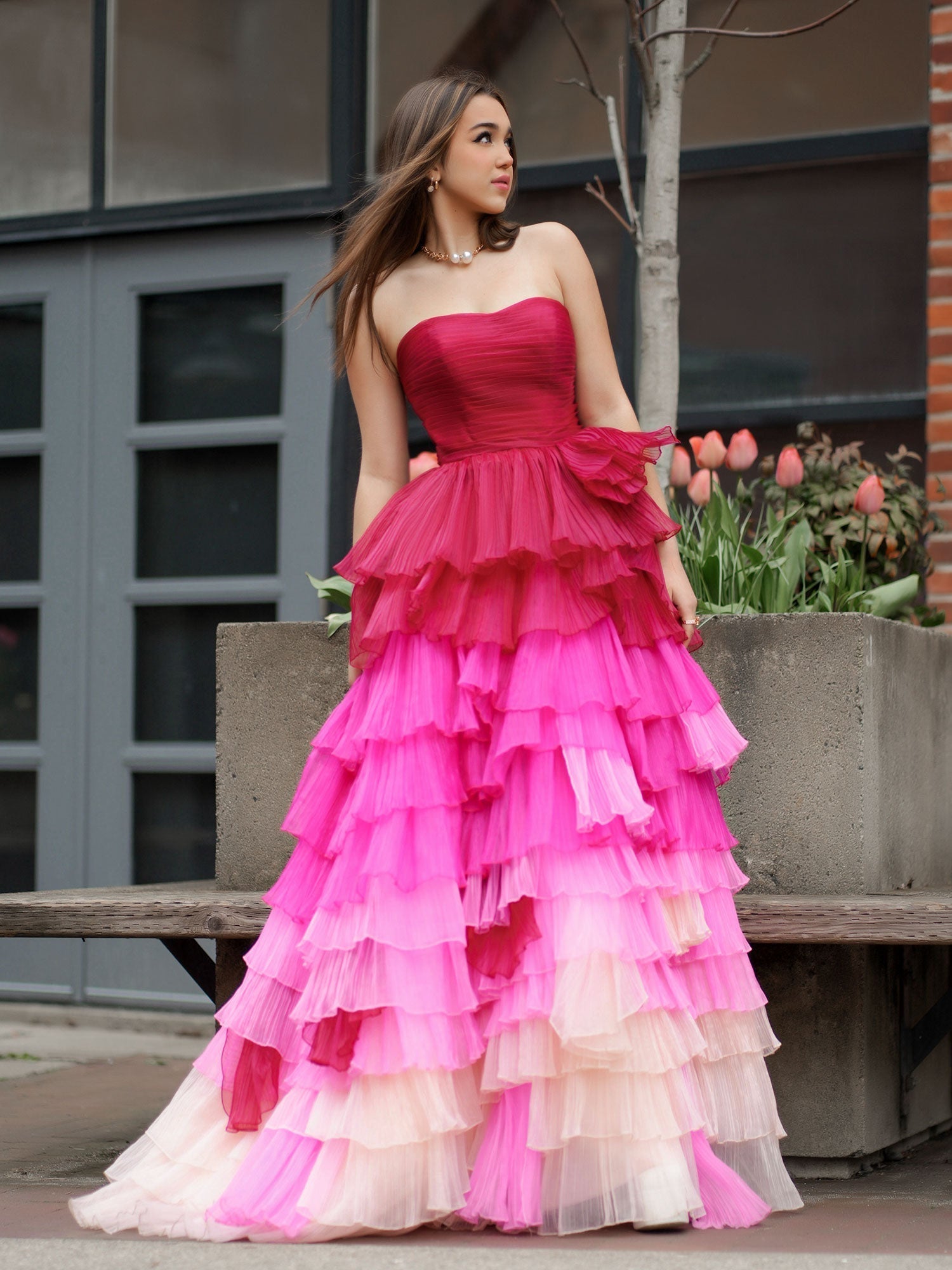 Robe de bal longue à corsage plissé en forme de cœur et à volants