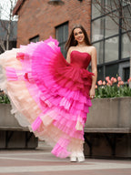 Robe de bal longue à corsage plissé en forme de cœur et à volants