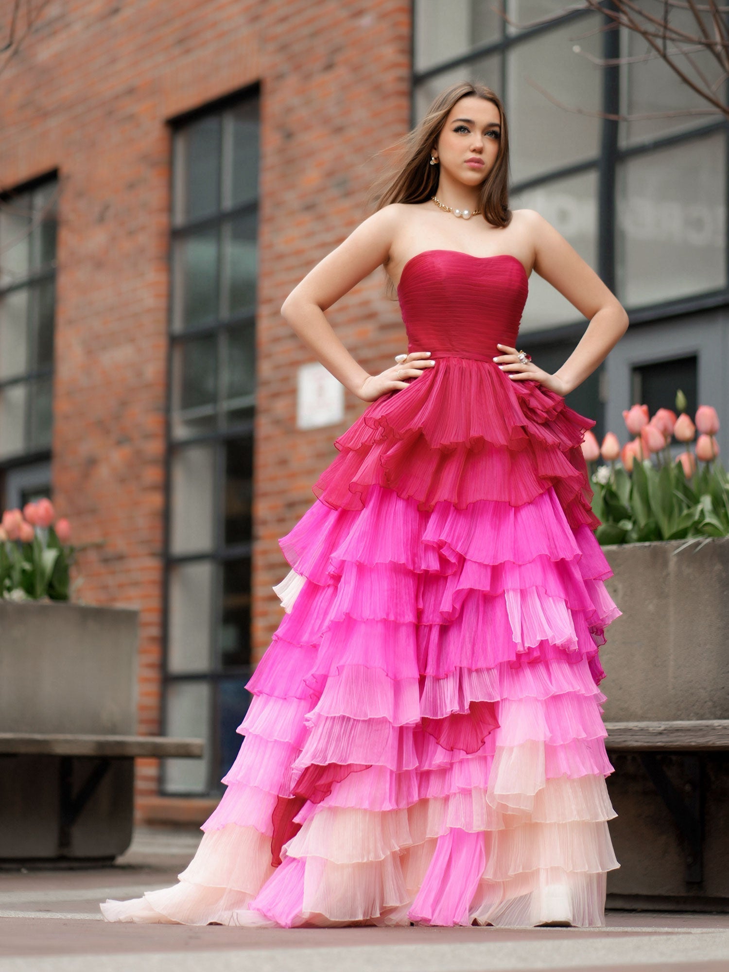 Robe de bal longue à corsage plissé en forme de cœur et à volants