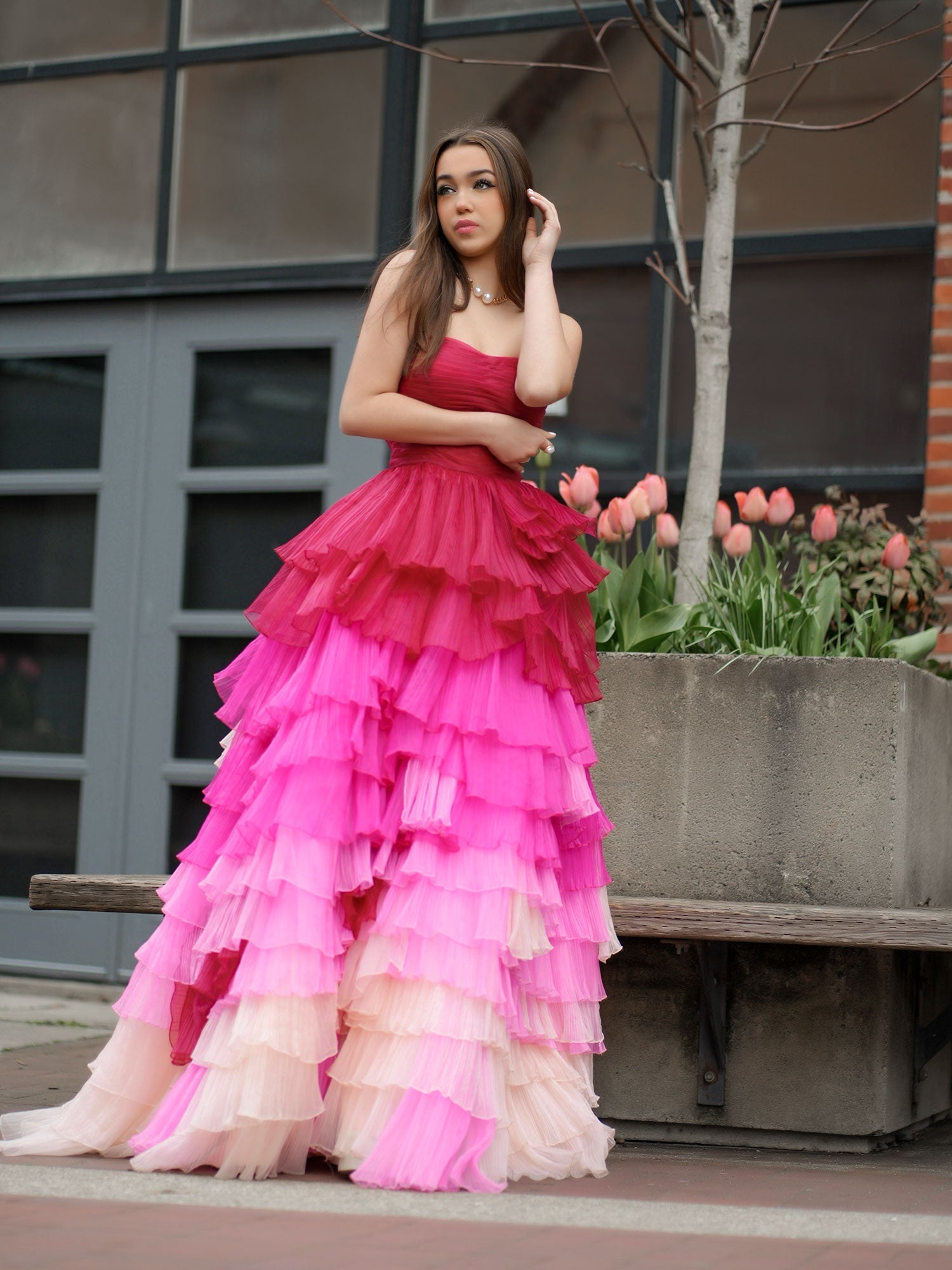 Robe de bal longue à corsage plissé en forme de cœur et à volants