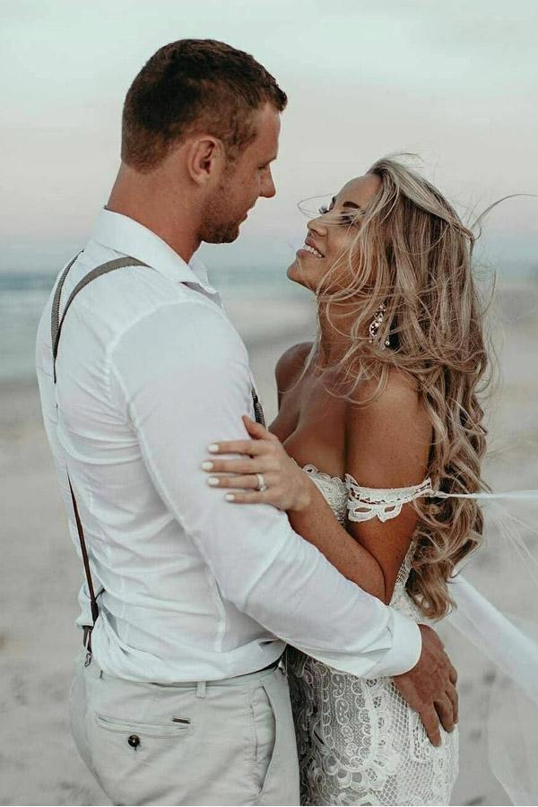Vestido de novia de playa con escote corazón, corte recto y apliques de encaje WD517