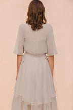 Robe de demoiselle d'honneur grise mini sans manches à décolleté cœur et drapés en mousseline