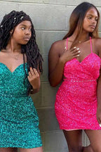 Robes de bal courtes à sequins sans manches et décolleté en cœur