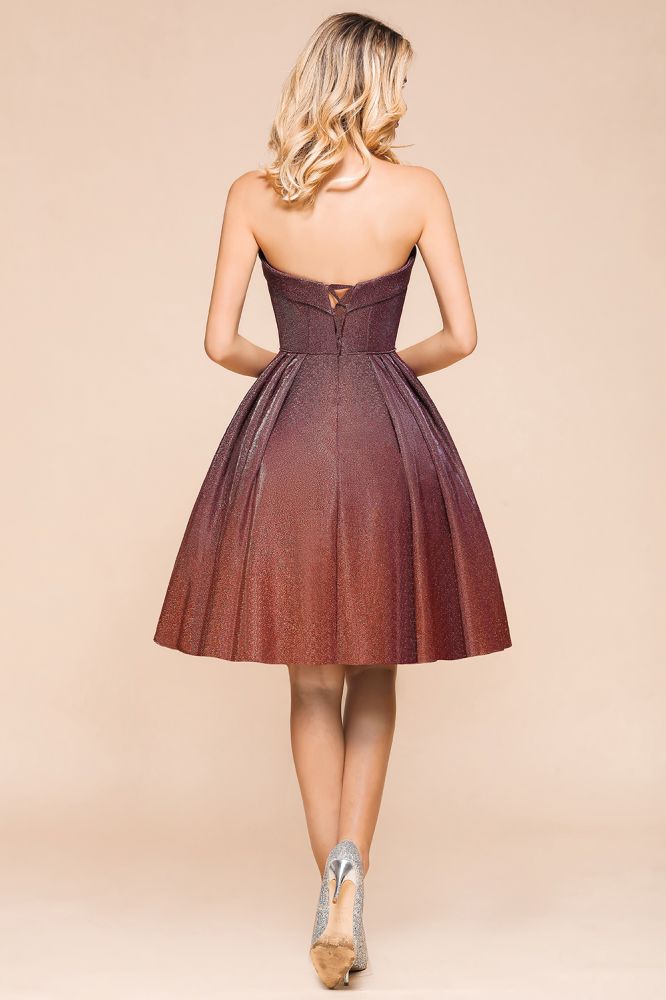 Robe de bal courte sans manches à décolleté cœur en soie brillante, longueur genou