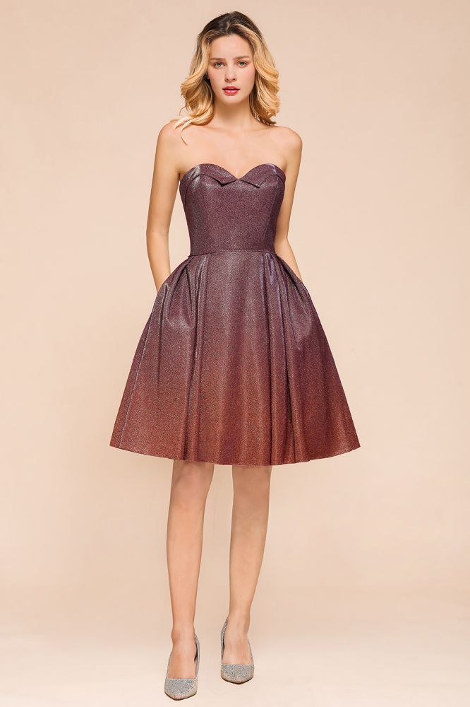 Robe de bal courte sans manches à décolleté cœur en soie brillante, longueur genou