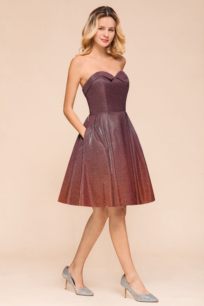 Robe de bal courte sans manches à décolleté cœur en soie brillante, longueur genou
