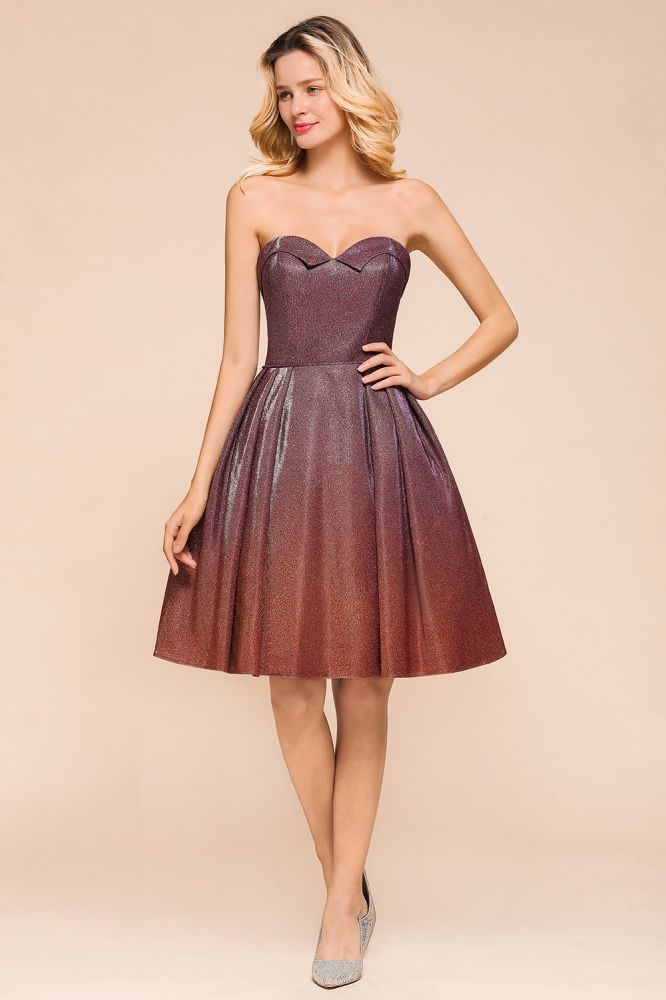 Robe de bal courte sans manches à décolleté cœur en soie brillante, longueur genou