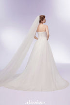 Robes de mariée bustier en tulle et plumes, coupe trapèze, décolleté cœur