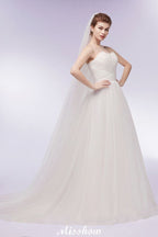 Robes de mariée bustier en tulle et plumes, coupe trapèze, décolleté cœur