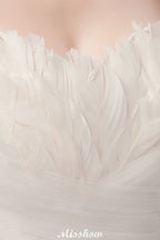 Robes de mariée bustier en tulle et plumes, coupe trapèze, décolleté cœur