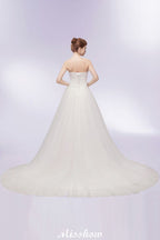 Robes de mariée bustier en tulle et plumes, coupe trapèze, décolleté cœur