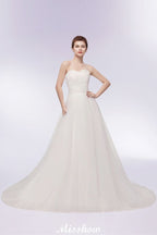 Robes de mariée bustier en tulle et plumes, coupe trapèze, décolleté cœur