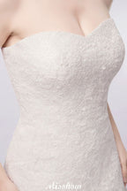 Robes de mariée longues en tulle et dentelle, bustier sans bretelles, coupe trapèze, décolleté cœur