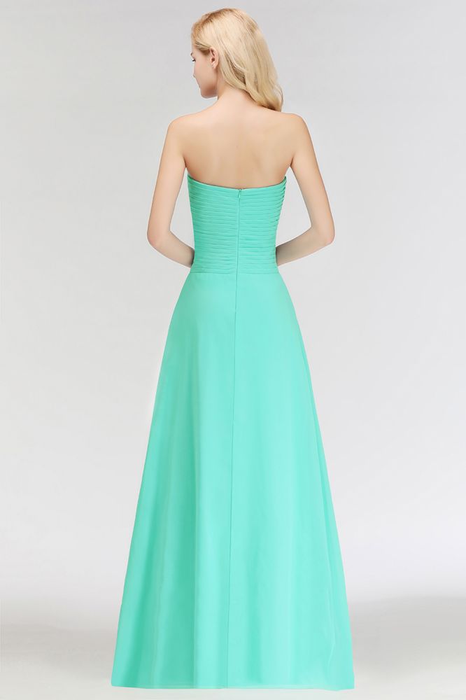 Vestido de dama de honor largo hasta el suelo con escote corazón, sin tirantes y con volantes.
