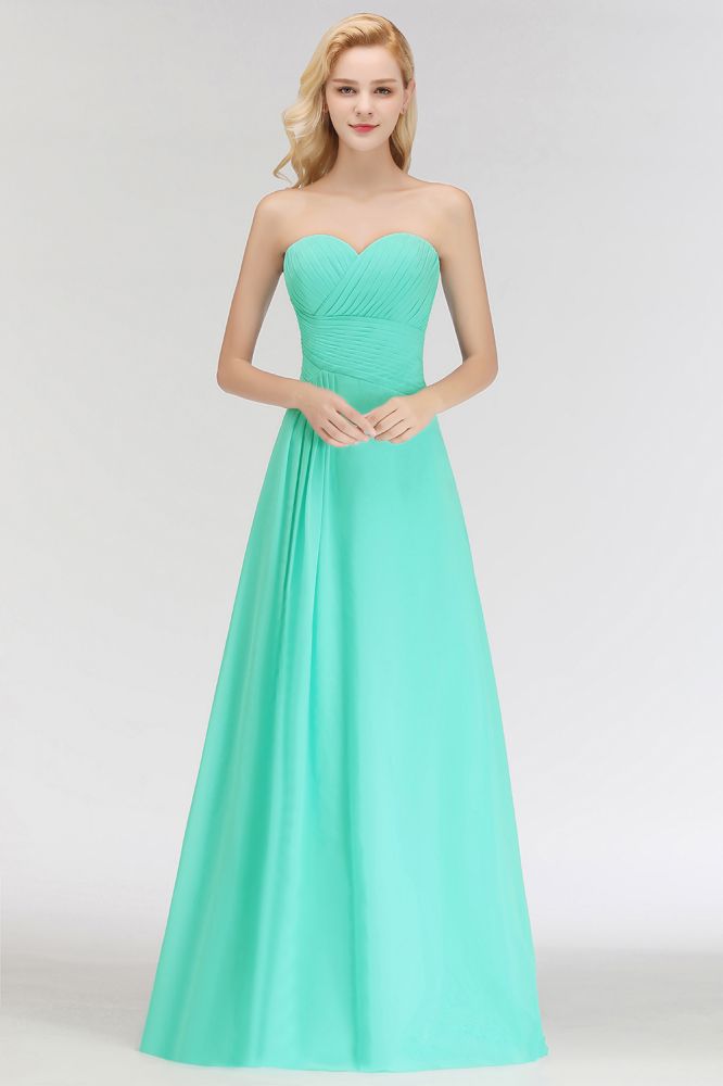 Vestido de dama de honor largo hasta el suelo con escote corazón, sin tirantes y con volantes.
