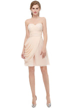 Robe de bal courte bustier en mousseline à volants et décolleté cœur