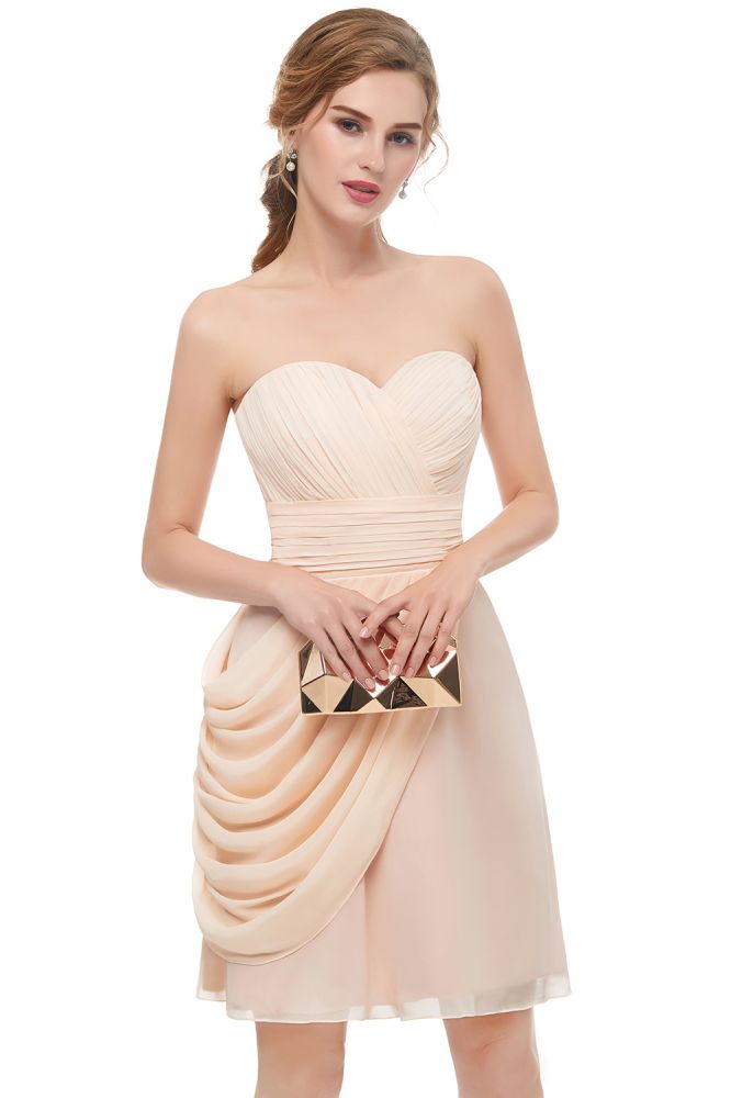 Robe de bal courte bustier en mousseline à volants et décolleté cœur