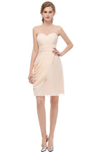 Robe de bal courte bustier en mousseline à volants et décolleté cœur