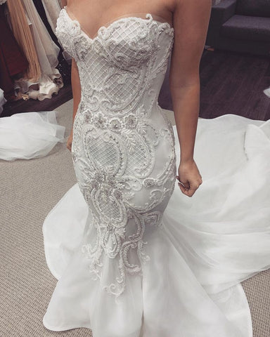 Robe de mariée sirène en dentelle à boutons, décolleté cœur
