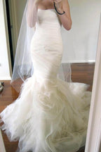 Vestido de novia de sirena color marfil con escote corazón, cola de barrido y volantes WD162 