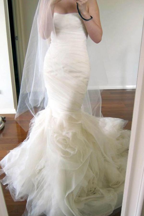 Vestido de novia de sirena color marfil con escote corazón, cola de barrido y volantes WD162 