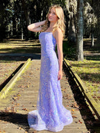 Sylvia | Robe de bal longue sirène à bretelles spaghetti, dentelle lilas et sequins. 